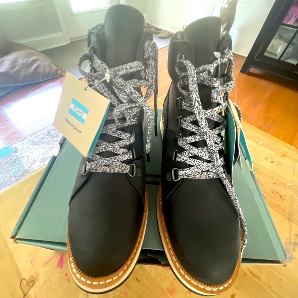 Women’s TOMS boots